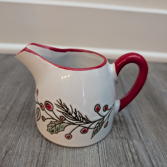 InHomeStylez Christmas Holly Berry Small creamer/ gravy boat - Picture 5 of 11